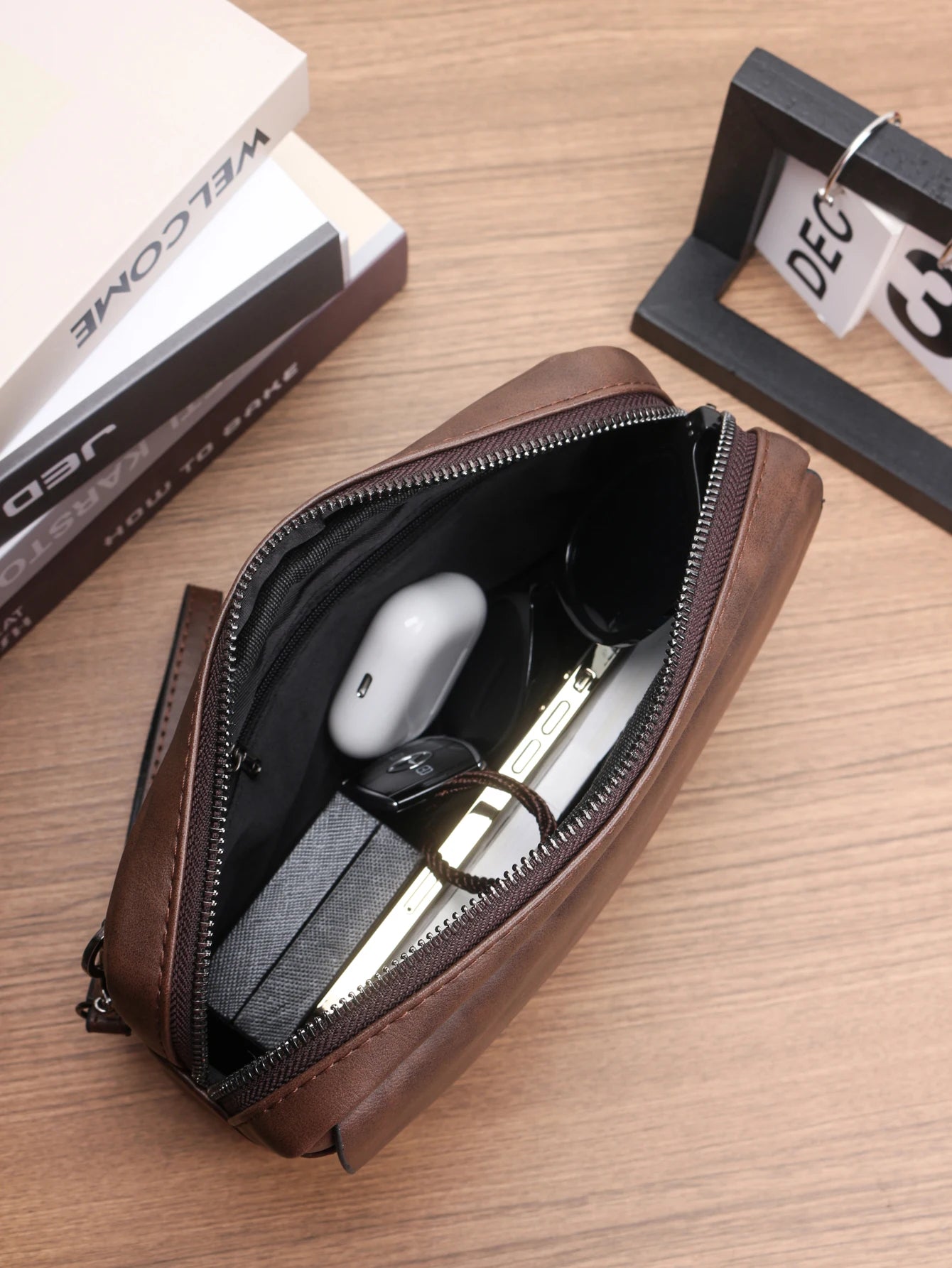 The Heritage Handheld Wash Bag