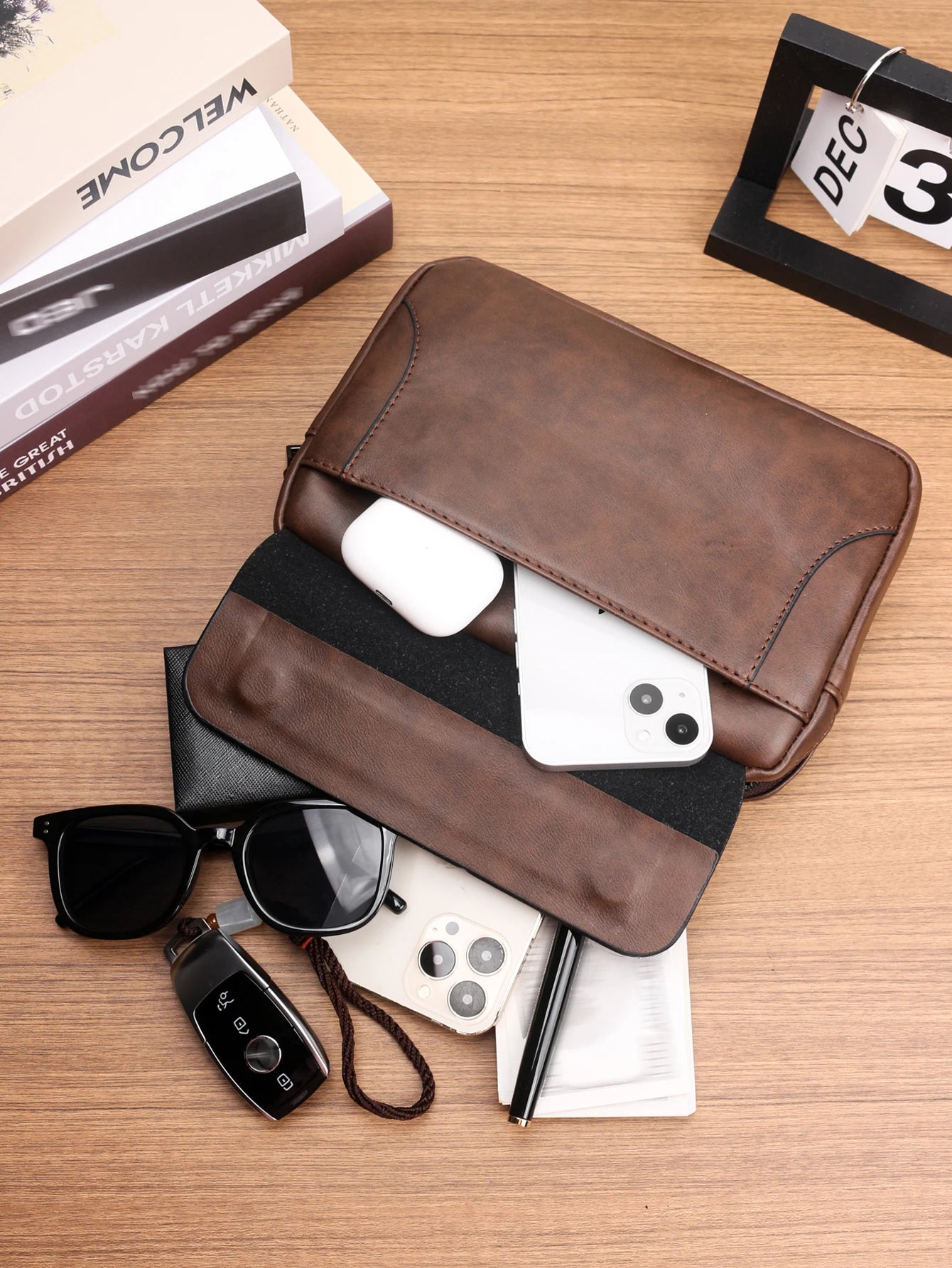 The Heritage Handheld Wash Bag
